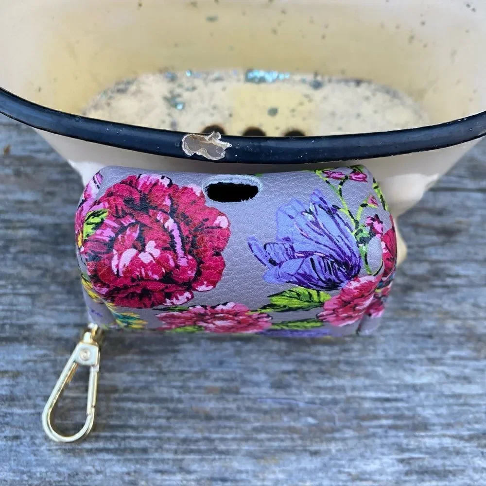 Betsey Johnson Floral Aipod/Ear Bud Holder. EUC!